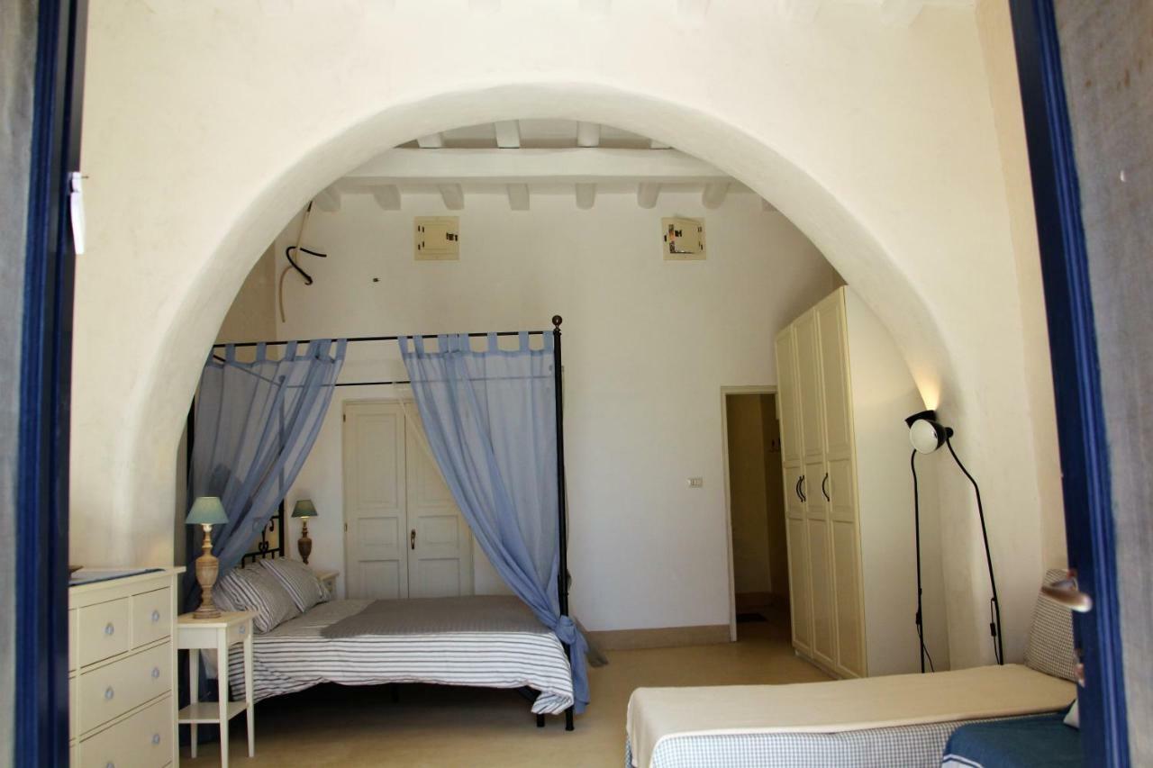 Alicudi Giardino Dei Carrubi- Al Gradino 365 Bed & Breakfast Bagian luar foto