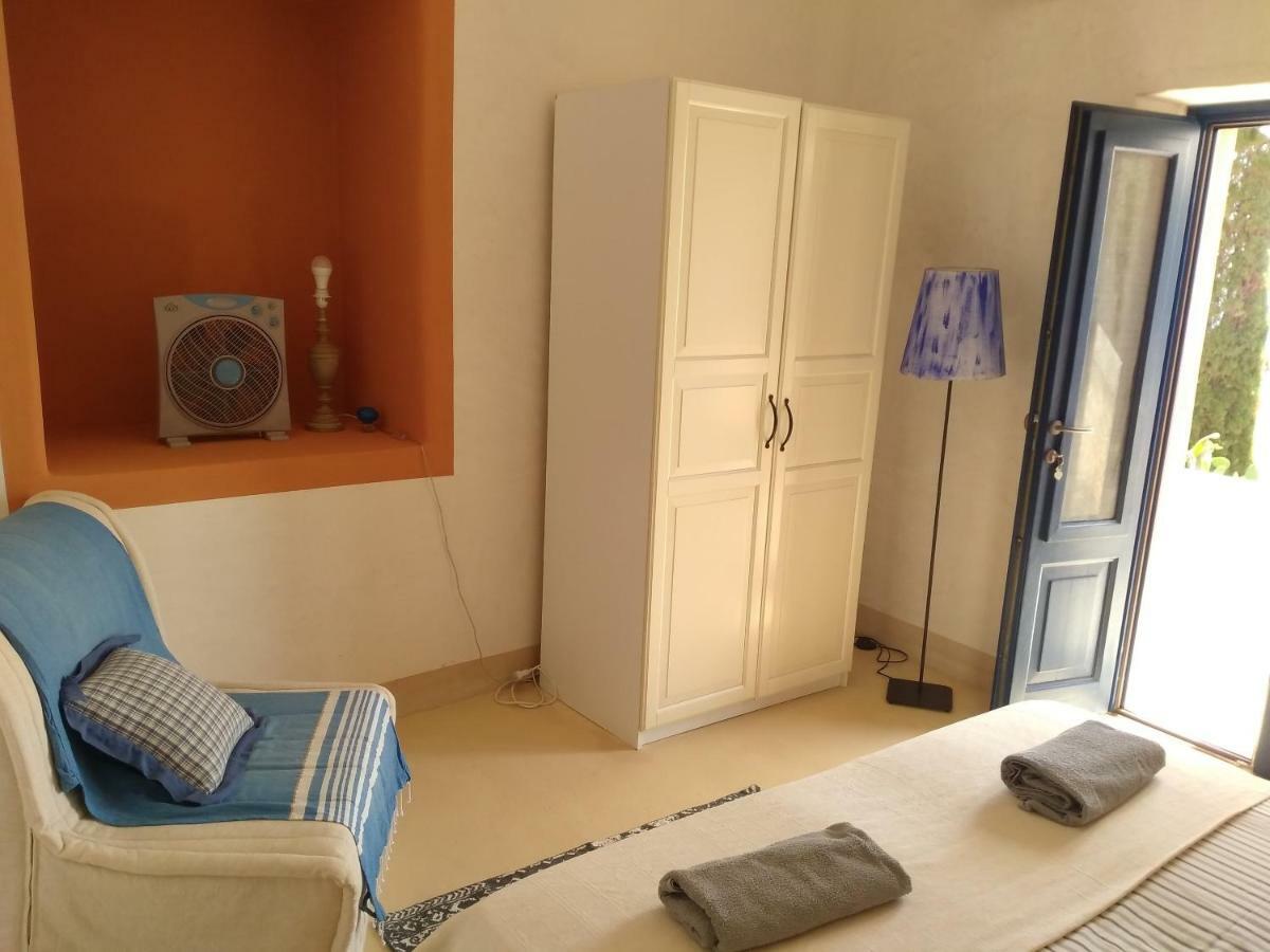 Alicudi Giardino Dei Carrubi- Al Gradino 365 Bed & Breakfast Bagian luar foto