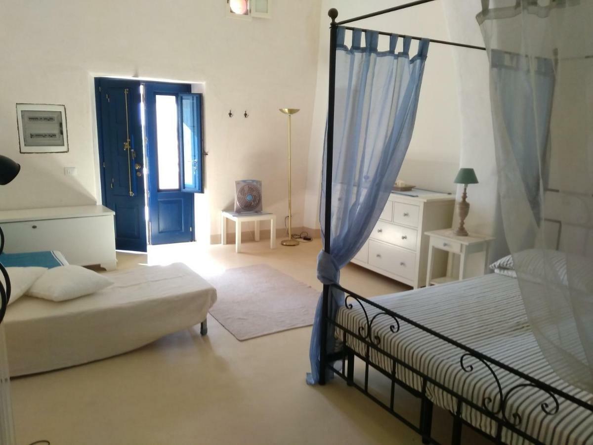 Alicudi Giardino Dei Carrubi- Al Gradino 365 Bed & Breakfast Bagian luar foto